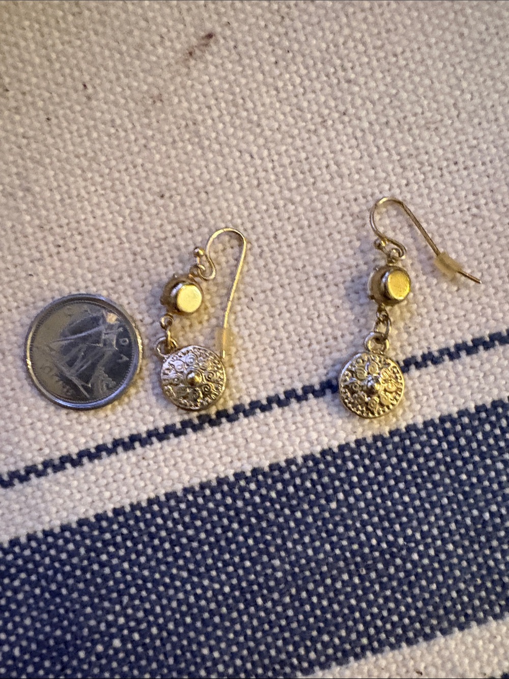 Gold-Tone Floral Crystal Necklace and Earring Set - Picture 4 of 11